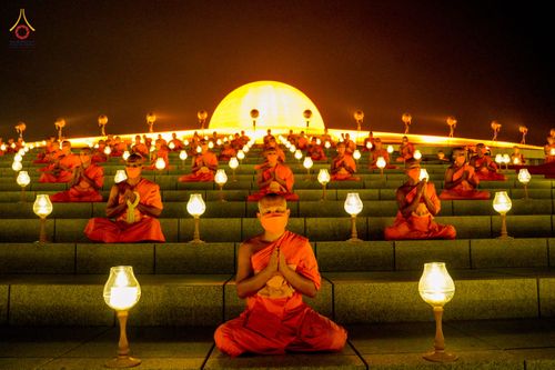 ภาพ No.81913:พิธีจุดวิสาขประทีปและเวียนประทักษิณ เนื่องในวันวิสาขบูชา วันเสาร์ที่ 3 มิถุนายน 2566 ณ ลานธรรมพระมหาธรรมกายเจดีย์ วัดพระธรรมกาย จ.ปทุมธานี