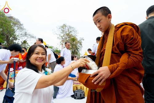 ภาพ No.310897:วันอาทิตย์ที่ 22 กุมภาพันธ์ พ.ศ. 2569 พิธีตักบาตรเเด่คณะพระภิกษุสงฆ์ 1,111 รูป จังหวัดน่าน หนึ่งในโครงการตักบาตรพระ 2,000,000 รูป 77 จังหวัดทั่วไทย ในวาระอันเป็นมงคลยิ่ง ครบรอบ 744 ปี นครน่าน สืบสานศรัทธา ทำบุญใหญ่ของเมืองน่าน ณ ข่วงเมือง วัดภูมินทร์ อำเ