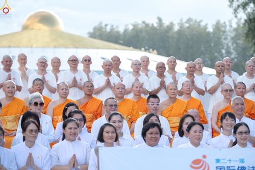 ภาพ No.338383:วันอาทิตย์ที่ 5 กรกฎาคม พศ.2569 พิธีตัดปอยผมธรรมทายาทนานาชาติ IDOP รุ่นที่ 21 จากประเทศจีน มาเลเซีย สิงคโปร์ และไต้หวัน ณ โถงช้าง วัดพระธรรมกาย
