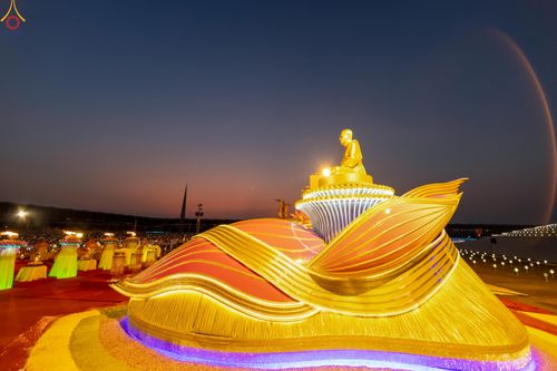 ภาพ No.308013:วันที่ 31 มกราคม พ.ศ. 2569 พิธีจุดประทีปธรรมถวายเป็นพุทธบูชา  และบูชาธรรมมหาปูชนียาจารย์ (ภาพชุดที่ 3) ณ วัดพระธรรมกาย ปทุมธานี ในโครงการธรรมยาตรา กตัญญูบูชา มหาปูชนียาจารย์ พระมงคลเทพมุนี(สด จนฺทสโร) พระผู้ปราบมาร อนุสรณ์สถาน 7 แห่ง ปีที่ 14