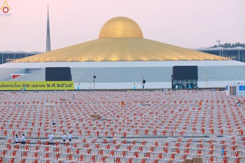 ภาพ No.322673:วันที่ 17 เมษายน พ.ศ.2569 การเรียงกล่องไทยธรรม เรียงน้ำดื่ม เรียงร่ม ณ ลานธรรมพระมหาธรรมกายเจดีย์ เพื่องานถวายมหาสังฆทาน 40,000 กว่าวัดทั่วประเทศ วันคุ้มครองโลก 22 เมษายน พ.ศ.2569 วัดพระธรรมกาย