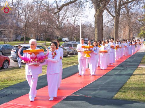 ภาพ No.318930:วันที่ 29 มีนาคม พ.ศ.2569 พิธีทอดผ้าป่าวัดพระธรรมกาย 20 ศูนย์สาขา และการประชุมภาคพื้นอเมริกา ไตรมาสที่ 1/2569 วัดพระธรรมกายชิคาโก ประเทศสหรัฐอเมริกา