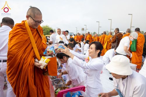 ภาพ No.284705:วันอาทิตย์ที่ 14 ธันวาคม พ.ศ.2568  พิธีทำบุญเมืองสุราษฎร์ธานี 110ปี และพิธีตักบาตรพระสงฆ์ 1,110 รูป  ณ บริเวณริมน้ำวัดกลาง (เก่า) ถนนบ้านดอน ตำบลตลาดใหม่ อำเภอเมือง จังหวัดสุราษฎร์ธานี