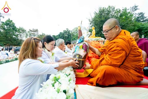 ภาพ No.285922:วันเสาร์ที่ 13 ธันวาคม พ.ศ.2568 พิธีตักบาตรพระภิกษุสามเณร 1,000 รูป ณ บริเวณหน้าอุทยานแห่งชาติเขาใหญ่ อำเภอปากช่อง จ.นครราชสีมา