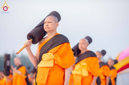 ภาพ No.299808:วันที่ 19 มกราคม พ.ศ.2569 พระธรรมยาตราปฏิบัติธรรมและถ่ายภาพหมู่ประวัติศาสตร์ ณ อนุสรณ์สถานลำดับที่ 5 สถานที่เผยแผ่วิชชาธรรมกายครั้งแรก  อนุสรณ์สถานบางปลาวัดบางปลา อ.บางเลน จ.นครปฐม ในโครงการธรรมยาตรา กตัญญูบูชา มหาปูชนียาจารย์ พระมงคลเทพมุนี(สด จนฺทสโร) 