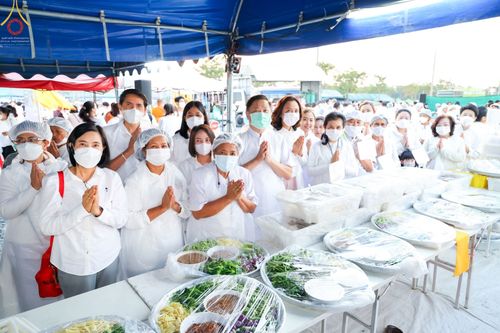 ภาพ No.74639:พิธีถวายภัตตาหารเป็นสังฆทาน แด่คณะพระธรรมยาตราฯ ในโครงการธรรมยาตรากตัญญูบูชา มหาปูชนียาจารย์ พระมงคลเทพมุนี(สด จนฺทสโร) พระผู้ปราบมาร อนุสรณ์สถาน 7 แห่ง ปีที่ 11 วันที่ 28 มกราคม พ.ศ. 2566