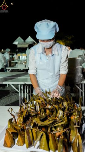 ภาพ No.72581:พิธีถวายภัตตาหารเป็นสังฆทาน แด่คณะพระธรรมยาตราฯ ในโครงการธรรมยาตรากตัญญูบูชา มหาปูชนียาจารย์ พระมงคลเทพมุนี(สด จนฺทสโร) พระผู้ปราบมาร อนุสรณ์สถาน 7 แห่ง ปีที่ 11 วันที่ 19 มกราคม พ.ศ. 2566