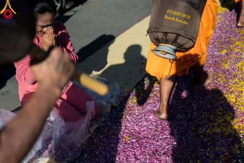 ภาพ No.106172:พิธีต้อนรับพระธรรมยาตรา ชุด 2 ในโครงการธรรมยาตรากตัญญูบูชา มหาปูชนียาจารย์  พระมงคลเทพมุนี(สด จนฺทสโร) พระผู้ปราบมาร  อนุสรณ์สถาน 7 แห่ง ปีที่ 12  วันที่ 3 มกราคม พ.ศ. 2567  ณ อนุสรณ์สถานโลตัสแลนด์ จ.สุพรรณบุรี