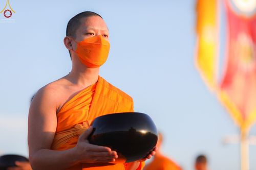 ภาพ No.68727:พิธีตักบาตรฉลองพระใหม่ วันที่ 1 มกราคม พ.ศ. 2566 ณ วัดพระธรรมกาย จ.ปทุมธานี