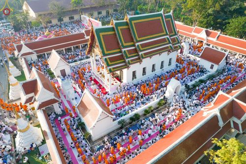 ภาพ No.73582:พิธีตักบาตรพระธรรมยาตราฯ ในโครงการธรรมยาตรากตัญญูบูชา มหาปูชนียาจารย์ พระมงคลเทพมุนี(สด จนฺทสโร) พระผู้ปราบมาร ปีที่ 11 ณ อนุสรณ์สถานลำดับที่ 4 สถานที่เกิดด้วยกายธรรม วัดโบสถ์ (บน) บางคูเวียง อ.บางกรวย จ.นนทบุรี วันที่ 22 มกราคม พ.ศ. 2566