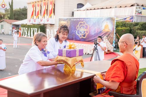 ภาพ No.332739:วันอาทิตย์ที่ 31 พฤษภาคม พ.ศ. 2569 วันวิสาขบูชา ณ วัดพระธรรมกายแคลิฟอร์เนีย  ประเทศสหรัฐอเมริกา