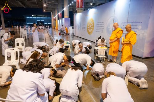 ภาพ No.286777:วันอาสาฬหบูชา วันพฤหัสบดีที่ 10 กรกฏาคม พ.ศ.2568  พิธีเวียนประทักษิณรอบพระมหาธรรมกายเจดีย์ , พิธีฉลองชัยสวดมนต์บทธัมมจักกัปปวัตตนสูตร ครบ 7,520,000,000 จบ ณ มหารัตนวิหารคด วัดพระธรรมกาย