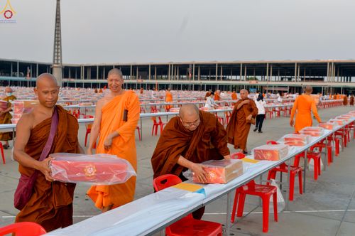 ภาพ No.323123:วันที่ 19 เมษายน พ.ศ.2569 การเรียงกล่องไทยธรรม , เตรียมงานจราจร เพื่องานถวายมหาสังฆทาน 40,000 กว่าวัดทั่วประเทศ วันคุ้มครองโลก 22 เมษายน พ.ศ.2569 วัดพระธรรมกาย