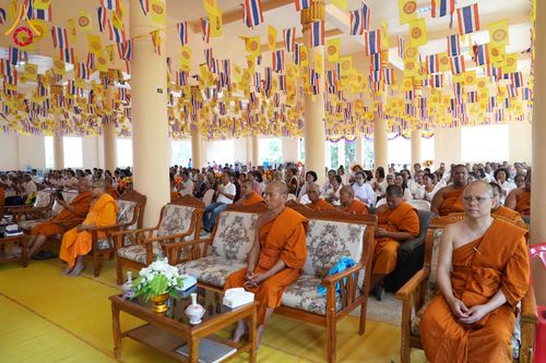 ภาพ No.323295:วันอาทิตย์ที่ 19 เมษายน พ.ศ. 2569 พิธีเจริญพระพุทธมนต์สมโภช “พระพุทธเมตตา” อัญเชิญพระบรมสารีริกธาตุ เพื่อบรรจุและประดิษฐาน ณ เกศมาลา “พระพุทธเมตตา” พระประธานในศาลาการเปรียญวัดหนองเต่า ณ วัดหนองเต่า ต.บึงพะไล อ.แก้งสนามนาง จ.นครราชสีมา