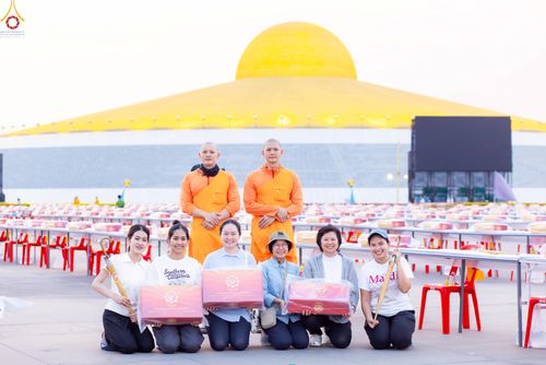 ภาพ No.322752:วันที่ 15-18 เมษายน พ.ศ.2569 การเเตรียมโต๊ะฉัน , เตรียมจุดพักค้าง , เรียงเก้าอี้ , เรียงกล่องไทยธรรม  เพื่องานถวายมหาสังฆทาน 40,000 กว่าวัดทั่วประเทศ วันคุ้มครองโลก 22 เมษายน พ.ศ.2569 วัดพระธรรมกาย