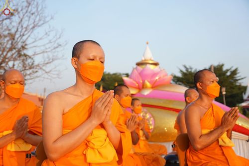 ภาพ No.72031:พิธีตักบาตรพระธรรมยาตราฯ ในโครงการธรรมยาตรากตัญญูบูชา มหาปูชนียาจารย์ พระมงคลเทพมุนี(สด จนฺทสโร) พระผู้ปราบมาร ปีที่ 11 ณ อนุสรณ์สถานลำดับที่ 3 สถานที่เกิดใหม่ในเพศสมณะ วัดสองพี่น้อง อ.สองพี่น้อง จ.สุพรรณบุรี วันที่ 18 มกราคม พ.ศ. 2566