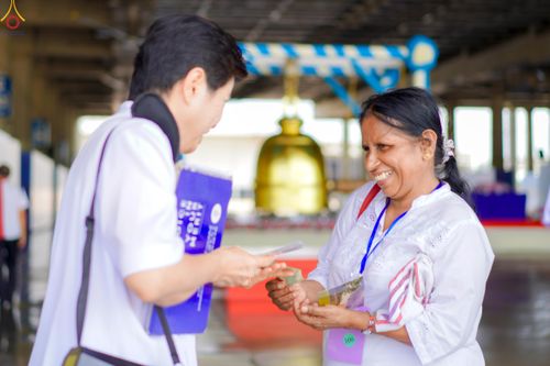 ภาพ No.330025:วันที่ 17-27 พฤษภาคม พ.ศ.2569 การต้อนรับชาวต่างชาติจากประเทศญี่ปุ่น เมียนมาร์ บังคลาเทศ อินเดีย เนปาล และศรีลังกา มาเยี่ยมชมและสักการะพระมหาธรรมกายเจดีย์ ณ วัดพระธรรมกาย