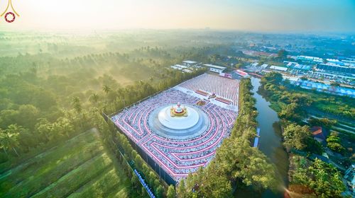 ภาพ No.70559:พิธีตักบาตรพระธรรมยาตราฯ ในโครงการธรรมยาตรากตัญญูบูชา มหาปูชนียาจารย์ พระมงคลเทพมุนี(สด จนฺทสโร) พระผู้ปราบมาร ปีที่ 11 ณ อนุสรณ์สถานลำดับที่ 2 สถานที่ตั้งมโนปณิธานบวชตลอดชีวิต อนุสรณ์สถานคลองบางนางแท่น อ.สามพราน จ.นครปฐม วันที่ 14 มกราคม พ.ศ. 2566