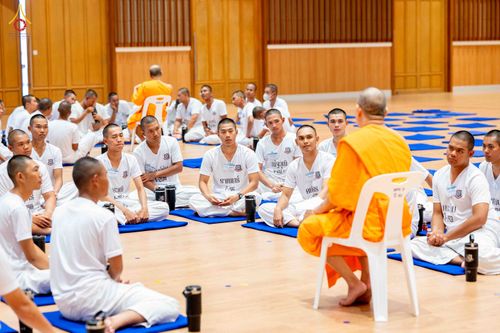 ภาพ No.341079:วันที่ 26 กรกฎาคม พ.ศ. 2569 โครงการพัฒนาคุณธรรม จริยธรรม สำหรับนักเรียนนายสิบตำรวจ (นสต.) รุ่นที่ 17 ศูนย์ฝึกอบรมตำรวจภูธรภาค 1 ได้จัดกิจกรรม ตักบาตรเพื่อน้อมอุทิศถวายเพื่อเป็นพระราชกุศลฯ  และปฏิบัติธรรม ติวธรรมมะ ณ ศูนย์ปฏิบัติธรรมเวิล์ดพีช วัลเล่ย์ (Wo