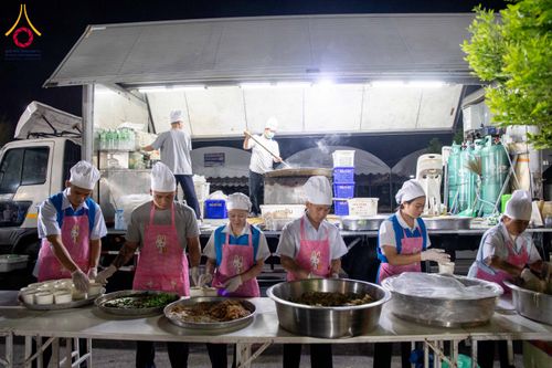 ภาพ No.288770:วันที่ 6 มกราคม พ.ศ. 2569 พิธีถวายภัตตาหารเป็นสังฆทาน แด่พระธรรมยาตรา ในโครงการธรรมยาตรา กตัญญูบูชา มหาปูชนียาจารย์ พระมงคลเทพมุนี(สด จนฺทสโร) พระผู้ปราบมาร อนุสรณ์สถาน 7 แห่ง ปีที่ 14 ณ อนุสรณ์สถานมหาวิหารพระมงคลเทพมุนี (โลตัสแลนด์) อ.สองพี่น้อง จ.สุพรร