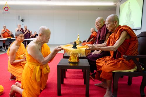 ภาพ No.325594:วันที่ 24 เมษายน พ.ศ.2569 หลวงพ่อทัตตชีโว รองเจ้าอาวาสวัดพระธรรมกาย ถวายการต้อนรับและปฏิสันถารคณะสงฆ์เมียนมาร์