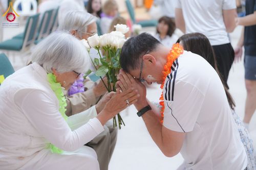 ภาพ No.321632:วันอาทิตย์ที่ 12 เมษายน พ.ศ.2569 กิจกรรมงานบุญวันสงกรานต์ (ตักบาตร ขอขมาพ่อแม่ สรงน้ำพระ รดน้ำขอพร) ณ วัดพระธรรมกายจอร์เจีย ประเทศสหรัฐอเมริกา