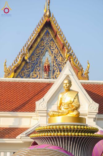 ภาพ No.297421:วันที่ 15 มกราคม พ.ศ.2569 พระธรรมยาตราปฏิบัติธรรมและถ่ายภาพหมู่ประวัติศาสตร์ อนุสรณ์สถานลำดับที่ 4 สถานที่เกิดด้วยกายธรรม  ณ วัดโบสถ์บน ต.บางคูเวียง จ.นนทบุรี ในโครงการธรรมยาตรา กตัญญูบูชา มหาปูชนียาจารย์ พระมงคลเทพมุนี(สด จนฺทสโร) พระผู้ปราบมาร อนุสรณ์ส