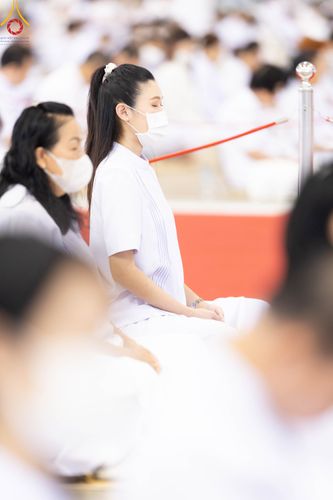 ภาพ No.105491:พิธีปฏิบัติธรรมและพิธีบูชาข้าวพระ ในวันจันทร์ที่ 1 มกราคม พ.ศ. 2567 ณ สภาธรรมกายสากล วัดพระธรรมกาย