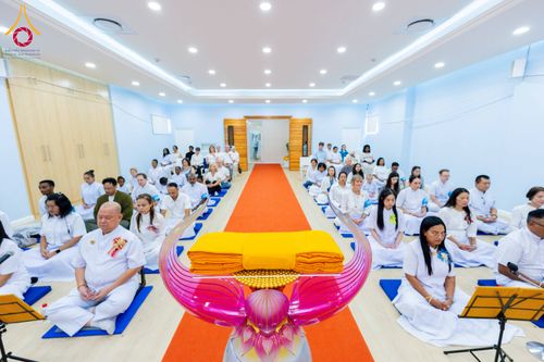 ภาพ No.313241:วันอาทิตย์ที่ 8 มีนาคม พ.ศ. 2569 พิธีสมโภชรูปเหมือนพระมงคลเทพมุนี (สด จนฺทสโร) และพิธีทอดผ้าป่าสามัคคีเพื่อสร้างวิหารพระมงคลเทพมุนี ณ วัดพุทธเคปทาวน์ ประเทศแอฟริกาใต้