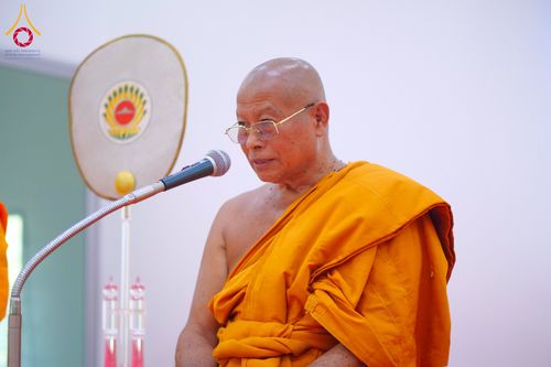 ภาพ No.319898:วันเสาร์ที่ 4 เมษายน พ.ศ.2569 พิธีตัดปอยผมและปลงผม พิธีขอขมาผู้ปกครองและมอบผ้าไตร พิธีบรรพชาและถวายบาตร ณ ศูนย์ปฏิบัติธรรมและศูนย์อบรมเยาวชนเพชรบุรี  ต.ท่าแลง อ.ท่ายาง จ.เพชรบุรี