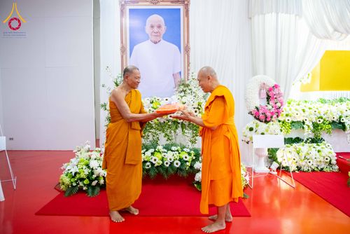 ภาพ No.314410:วันพฤหัสบดีที่ 19 มีนาคม พ.ศ. 2569 พิธีบำเพ็ญกุศล คุณพ่อณรงค์ จินตมากุล โยมบิดา พระครูปลัดรัตนวีรวัฒน์ (รังสฤษดิ์ อิทฺธิจินตโก) ที่ปรึกษาเจ้าคณะจังหวัดปทุมธานี เจ้าอาวาสวัดพระธรรมกาย  ณ ห้องปลูกศรัทธา 2 วัดพระธรรมกาย ปทุมธานี