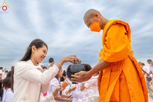 ภาพ No.118641:พิธีตักบาตรพระธรรมยาตรา ปีที่ 12 ณ อนุสรณ์สถานลำดับที่ 5 สถานที่เผยแผ่วิชชาธรรมกายครั้งแรก อนุสรณ์สถานบางปลา จ.นครปฐม วันที่ 25 มกราคม พ.ศ. 2567