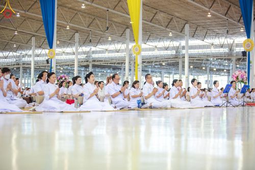 ภาพ No.151338:พิธีบูชาข้าวพระ ในวันอาทิตย์ต้นเดือน วันที่ 1 กันยายน พ.ศ. 2567 ณ สภาธรรมกายสากล วัดพระธรรมกาย