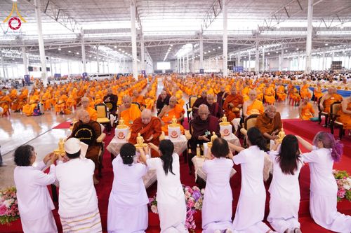 ภาพ No.60119:พิธีเจริญพระพุทธมนต์ "ฉลองอายุวัฒนมงคล 80 ปี หลวงพ่อธัมมชโย" พิธีถวายไทยธรรม คณะสงฆ์ 10,000 กว่าวัดทั่วประเทศ ในวันคุ้มครองโลก วันจันทร์ที่ 22 เมษายน พ.ศ. 2567 ณ สภาธรรมกายสากล วัดพระธรรมกาย จ.ปทุมธานี