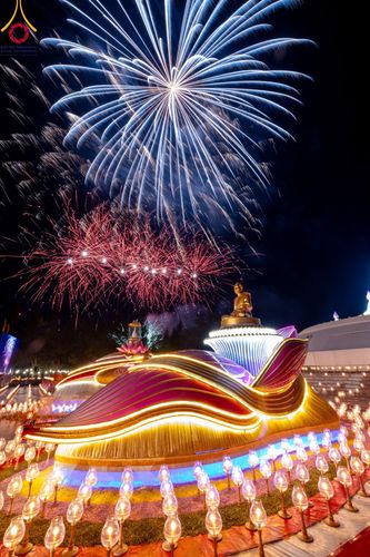 ภาพ No.109749:พิธีจุดประทีปถวายเป็นพุทธบูชา และบูชาธรรมมหาปูชนียาจารย์ วันที่ 10 มกราคม พ.ศ. 2567 ณ อนุสรณ์สถานคลองบางนางแท่น อ.สามพราน จ.นครปฐม