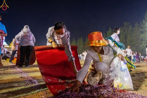 ภาพ No.108828:V.6 บุญเข้า การเตรียมงาน เก็บงาน การรับบุญของเจ้าหน้าที่หน่วยงานต่างๆ เพื่อโครงการธรรมยาตรา กตัญญูบูชามหาปูชนียาจารย์ พระมงคลเทพมุนี (สด จนฺทสโร) พระผู้ปราบมาร อนุสรณ์สถาน 7 แห่ง ปีที่ 12 ระหว่างวันที่ 2 - 31 มกราคม พ.ศ.2567