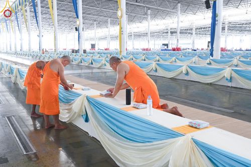 ภาพ No.61517:V.36 ทุ่มเทเพื่อพ่อ 80 ปี ภาพการเตรียมงานของหน่วยงานต่างๆ เพื่อพิธีฉลองอายุวัฒนมงคล 80 ปี หลวงพ่อธัมมชโย และรับถวายมหาสังฆทาน 10,000 กว่าวัดทั่วประเทศ ในวันคุ้มครองโลก จันทร์ที่ 22 เมษายน พ.ศ.2567