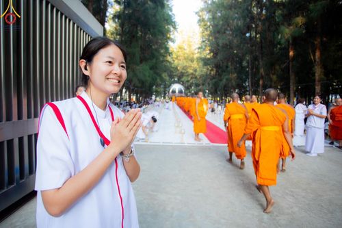 ภาพ No.198897:V.50 สารพัดV สารพัดดี ที่ธรรมยาตรา ในโครงการธรรมยาตรา กตัญญูบูชา มหาปูชนียาจารย์ พระมงคลเทพมุนี(สด จนฺทสโร) พระผู้ปราบมาร อนุสรณ์สถาน 7 แห่ง ปีที่ 13 ระหว่างวันที่ 2-31 มกราคม พ.ศ. 2568