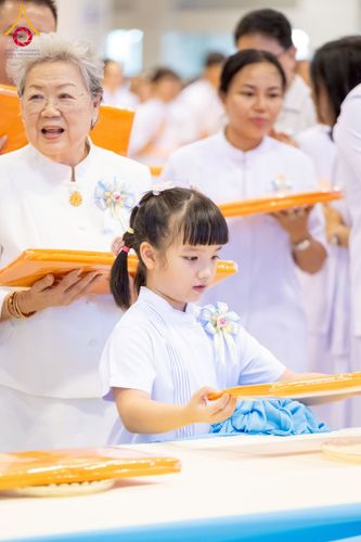 ภาพ No.215564:วันอาทิตย์ต้นเดือนที่ 6 เมษายน พ.ศ. 2568 ขบวนอัญเชิญผ้าป่าสมทบ มหาสังฆทาน 40,000 กว่าวัดทั่วประเทศ ณ สภาธรรมกายสากล วัดพระธรรมกาย