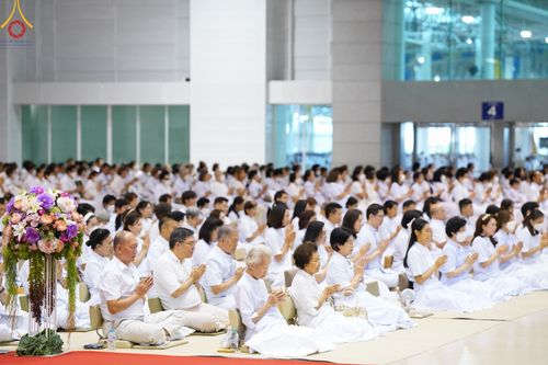ภาพ No.137342:พิธีตักบาตร และปฏิบัติธรรม ในวันวิสาขบูชา วันพุธที่ 22 พฤษภาคม พ.ศ. 2567 ( วันพระขึ้น15 ค่ำ เดือน 6 ) ณ วัดพระธรรมกาย จ.ปทุมธานี
