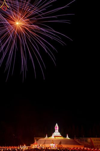 ภาพ No.192811:พิธีจุดประทีปถวายเป็นพุทธบูชา และบูชาธรรมมหาปูชนียาจารย์ ณ อนุสรณ์สถานคลองบางนางแท่น อ.สามพราน จ.นครปฐม ในโครงการธรรมยาตรา กตัญญูบูชา มหาปูชนียาจารย์ พระมงคลเทพมุนี(สด จนฺทสโร) พระผู้ปราบมาร อนุสรณ์สถาน 7 แห่ง ปีที่ 13 วันที่ 10 มกราคม พ.ศ. 2568