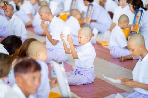 ภาพ No.215126:วันเสาร์ที่ 5 เมษายน พ.ศ. 2568 พิธีเวียนประทักษิณรอบพระมหาธรรมกายเจดีย์  พิธีวันทาเจดีย์ พิธีขอขมาและมอบผ้าไตร ในโครงการบรรพชาสามเณรฟื้นฟูพระพุทธศาสนาทั่วไทย , โครงการหน่อแก้วเปรียญธรรม รุ่นที่ 13 ,  โครงการสามเณรยุวธรรมทายาท รุ่นที่ 33 , โครงการสามเณรมั