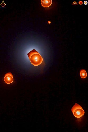 ภาพ No.224653:วันจันทร์ที่ 12 พฤษภาคม พ.ศ. 2568  ชาวพุทธในอินโดนีเซีย ร่วมฉลองวิสาขบูชาจุดประทีปกว่า 200,000 ดวง ณ พระมหาเจดีย์บรมพุทโธ  เจริญพุทธมนต์ถวาย “พระวชิรเกล้าเจ้าอยู่หัว”