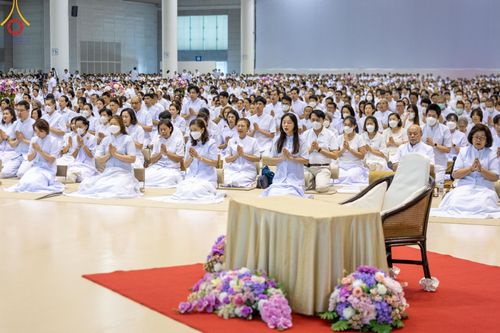 ภาพ No.136739:พิธีตักบาตร พิธีบูชาข้าวพระ ในวันอาทิตย์ต้นเดือนที่ 5 พฤษภาคม พ.ศ. 2567 ณ วัดพระธรรมกาย จ.ปทุมธานี