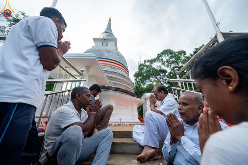 ภาพ No.141222:PhotoStory มหาศรัทธา ธรรมยาตราศรีลังกา EP.6 พิธีจุดวิสาขประทีป 6 วัด ถวายเป็น พุทธบูชา  โครงการสยาม-ลังกา ธรรมยาตรา  ฉลองเทศกาลวิสาขบูชาแห่งชาติ ศรีลังกา  บูชาธรรม 80 ปี หลวงพ่อธัมมชโย วันที่ 16 พฤษภาคม พ.ศ. 2567