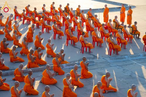 ภาพ No.285276:วันจันทร์ที่ 15 ธันวาคม พ.ศ.2568  บันทึกภาพหมู่ประวัติศาสตร์ โครงการบรรพชาอุปสมบทหมู่  รุ่นบูชาธรรมมหาปูชนียาจารย์ ประจำปี 2568 ณ ลานธรรมมหาธรรมกายเจดีย์ วัดพระธรรมกาย