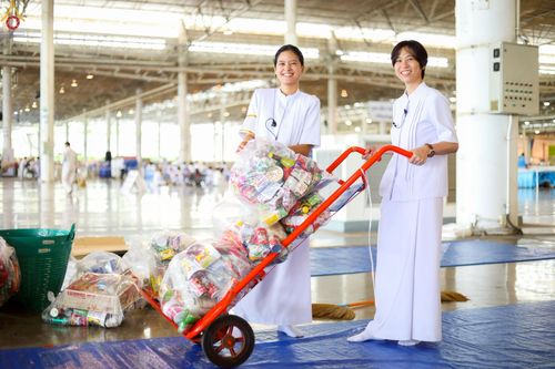 ภาพ No.240559:วันพุธที่ 27 สิงหาคม พ.ศ. 2568 พิธีตักบาตร ในวันธรรมชัย ณ วัดพระธรรมกาย จ.ปทุมธานี