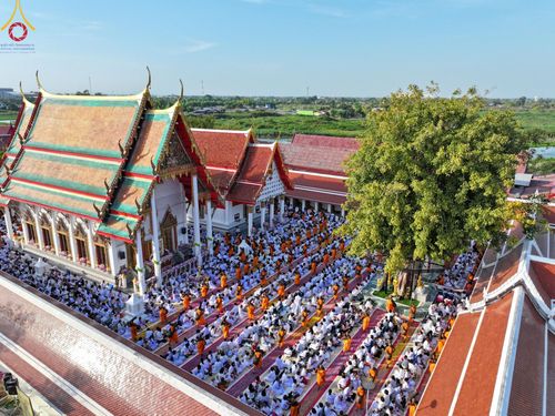 ภาพ No.193419:พิธีต้อนรับพระธรรมยาตรา ณ อนุสรณ์สถาน สถานที่เกิดในเพศสมณะ วัดสองพี่น้อง อำเภอสองพี่น้อง จังหวัดสุพรรณบุรี ในโครงการธรรมยาตรา กตัญญูบูชา มหาปูชนียาจารย์ พระมงคลเทพมุนี(สด จนฺทสโร) พระผู้ปราบมาร อนุสรณ์สถาน 7 แห่ง ปีที่ 13 วันที่ 11 มกราคม พ.ศ. 2568