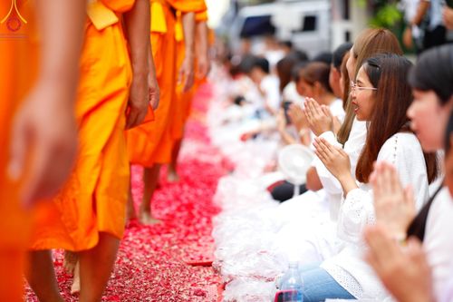 ภาพ No.128358:พิธีอัญเชิญพระบรมสารีริกธาตุ " ใจกลางเมืองนครหาดใหญ่ " เพื่อประดิษฐาน ณ มหารัตนเจดีย์สิริปทุมสวรรค์ (เจดีย์อริยพุทธะ 5 พระองค์) ศูนย์ปฏิบัติธรรมภาคใต้ อ.บางกล่ำ จ.สงขลา  วันที่ 9 มีนาคม พ.ศ.2567 (ชุดที่ 1)