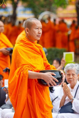 ภาพ No.126204:พิธีทำบุญเมืองนครราชสีมา ฉลอง 556 ปี ตักบาตรพระ 10,000 รูป ในวันเสาร์ที่ 2 มีนาคม พ.ศ.2567 ณ อนุสาวรีย์ท้าวสุรนารี จ.นครราชสีมา จัดโดย คณะสงฆ์จังหวัดนครราชสีมา ร่วมกับสำนักงานจังหวัดนครราชสีมา